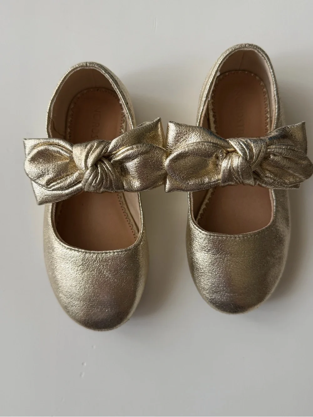 Nordstrom Kids Size: 8 -Metallic Gold Bow Mary Jane Shoes